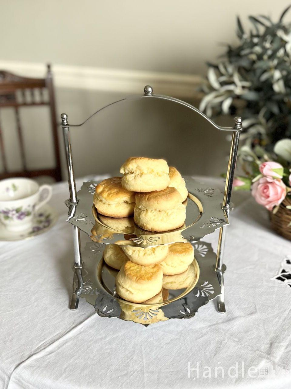 英国アンティークのシルバープレート器、アフタヌーンティー用のケーキ