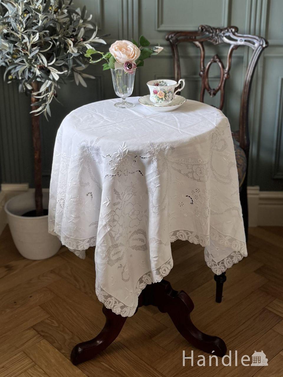 フランスのおしゃれなアンティーククロス、ボビンレースのラウンド