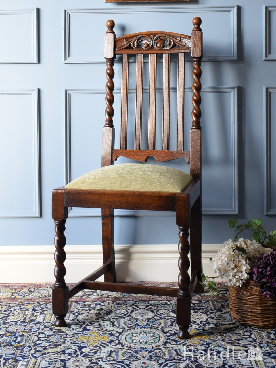 イギリスで見つけたアンティークの椅子、 ツイスト足が美しいオーク材