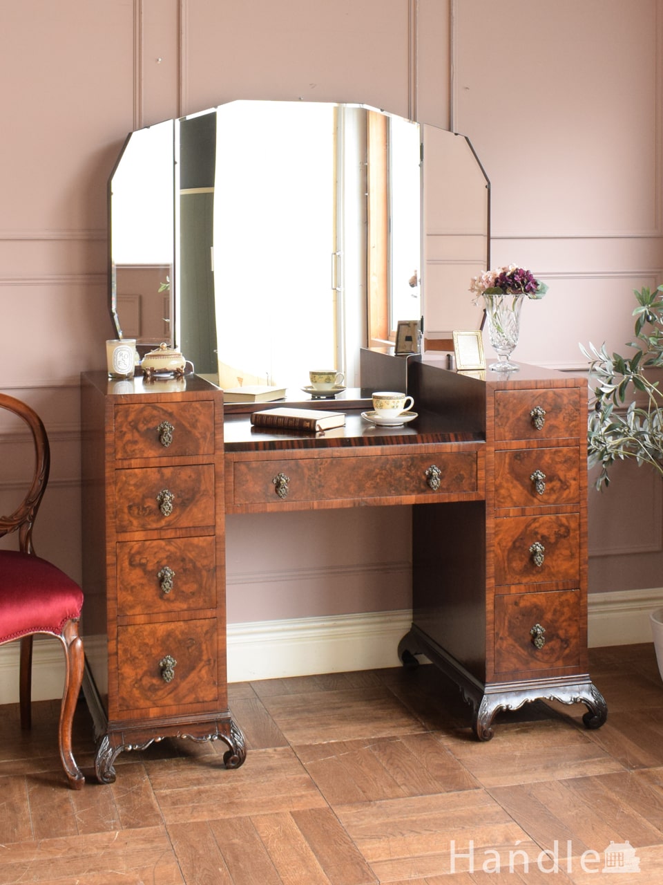 アンティークのフレンチインテリア、ホワイト色の華やかな三面鏡