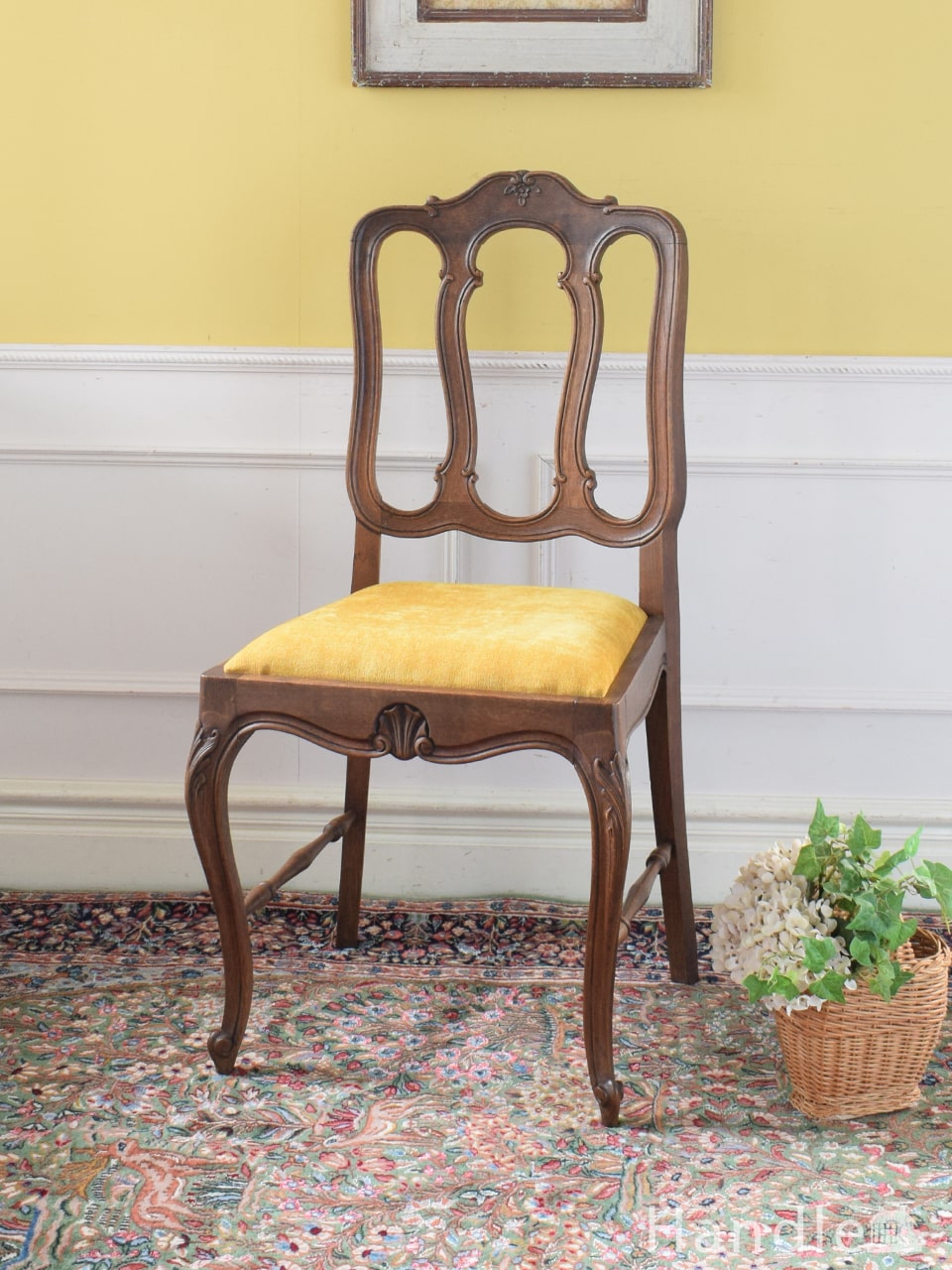 フランスから届いた美しいアンティークの椅子、天使の羽がデザインされ