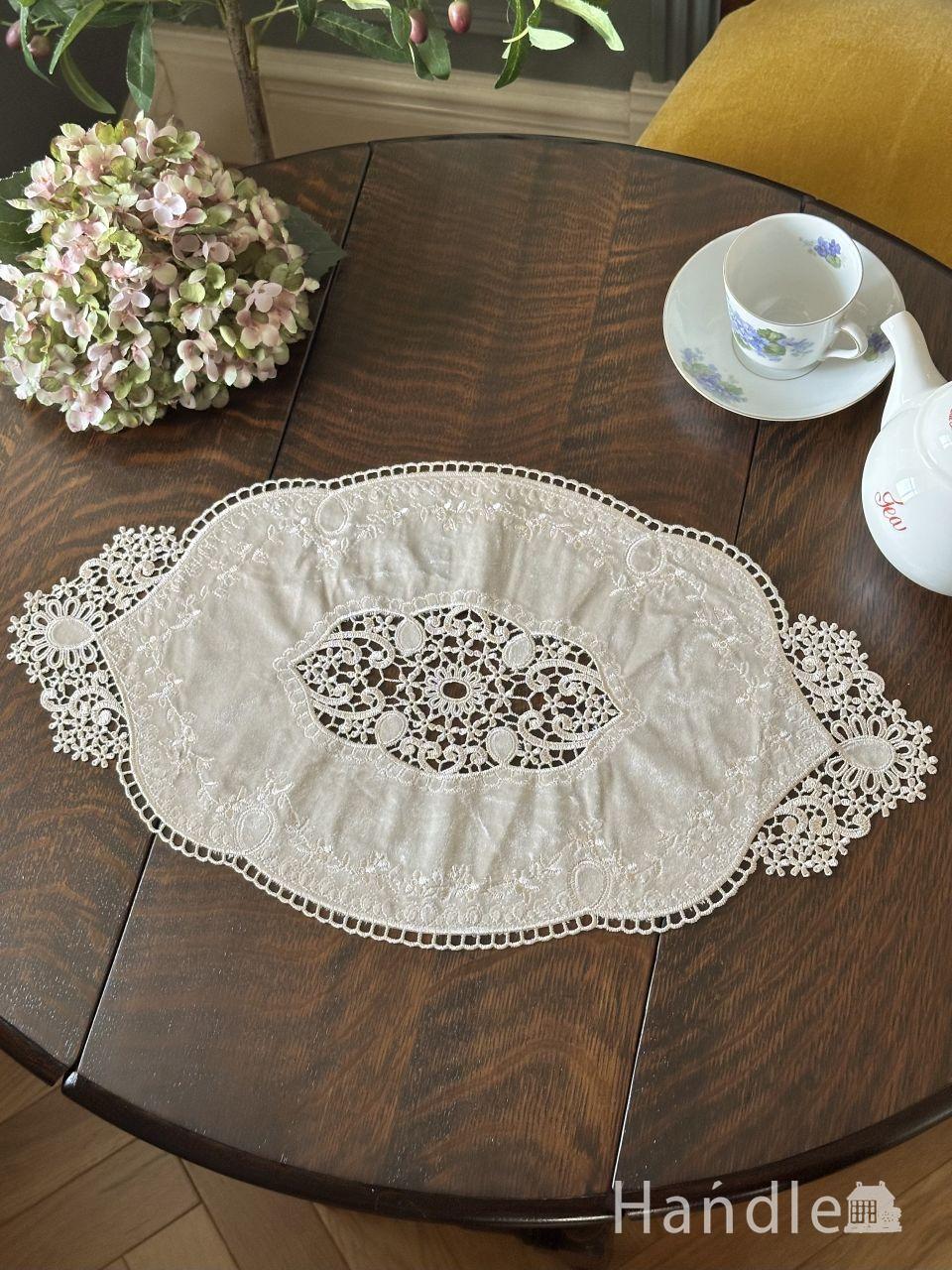 フレンチアンティーク調のテーブルクロス、華やかな刺繍のレース85✕85