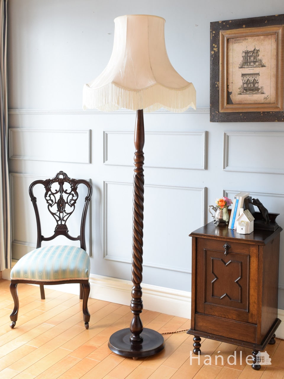 ツイストが美しい英国アンティークの照明器具、フロアランプ（B22