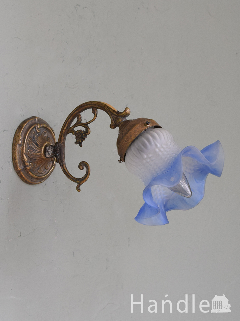 イタリアから届いた真鍮製の照明器具、おしゃれなアンティーク風の