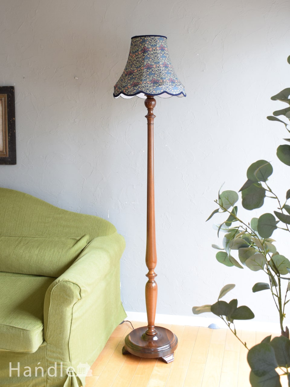 英国輸入のスタンドライト、ツイストが美しいアンティークフロアランプ