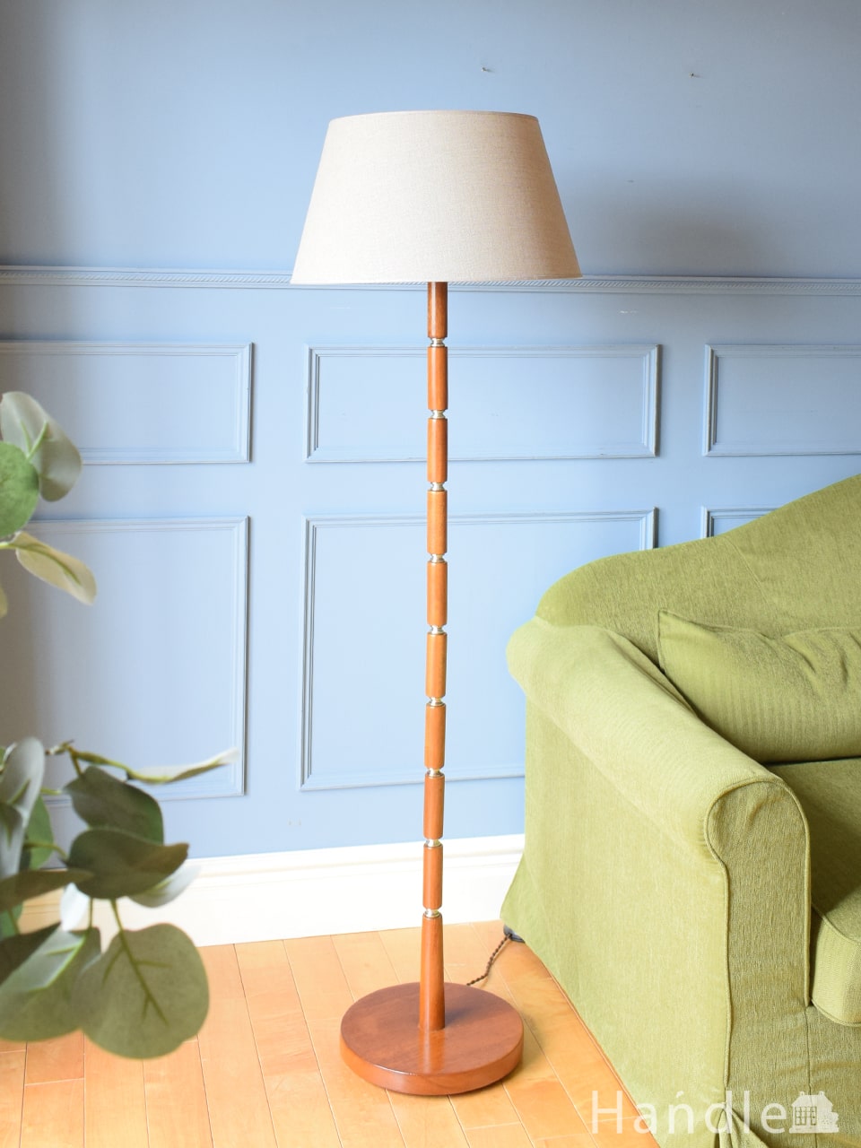 フレンチスタイルを楽しむ アンティークのフロアランプ フリンジ