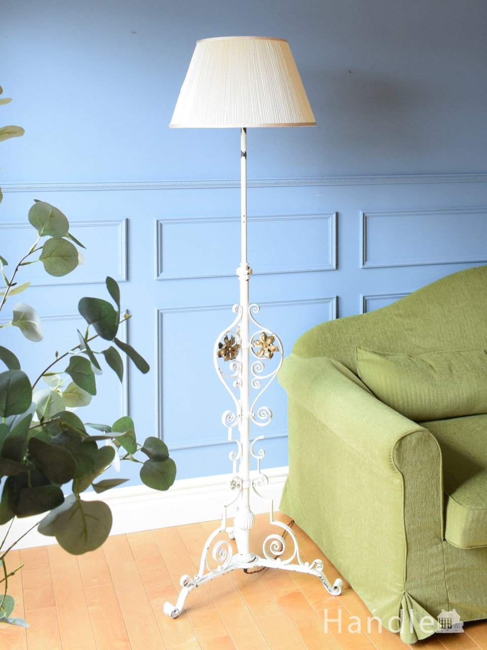 英国輸入のスタンドライト、シェード付きのアンティークフロアランプ