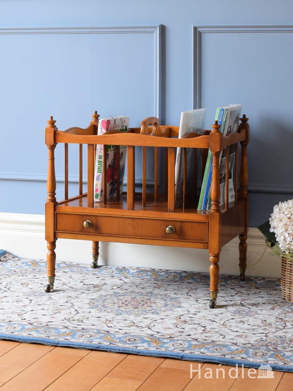 フランスから届いたおしゃれなマガジンラック、アンティークの素敵な