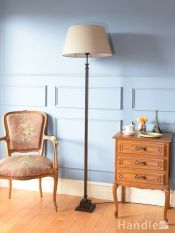 アンティーク調のおしゃれな照明、アールデコ調のステンドグラス