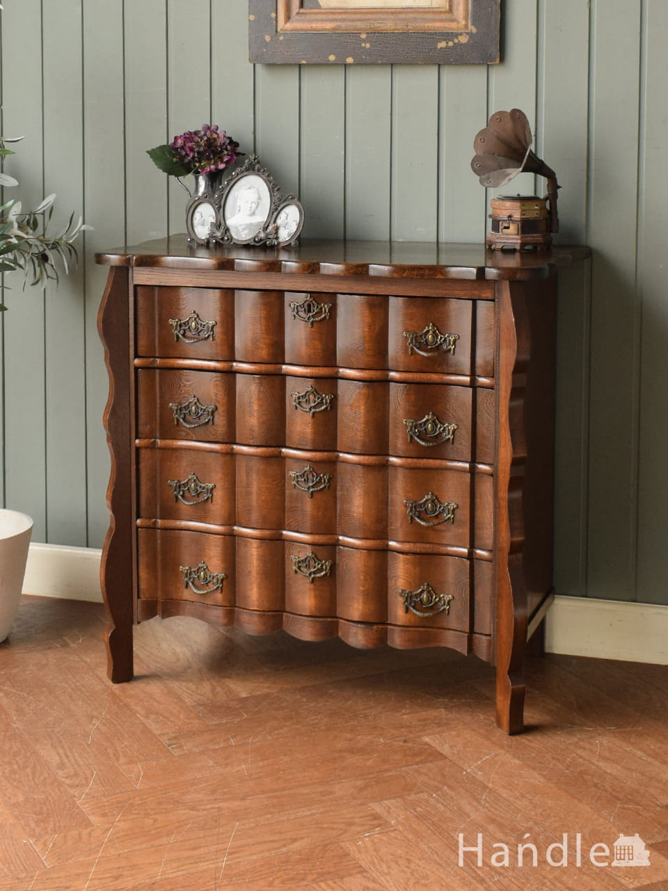 英国のアンティーク家具、ウォールナット材の上品な5段チェスト(j