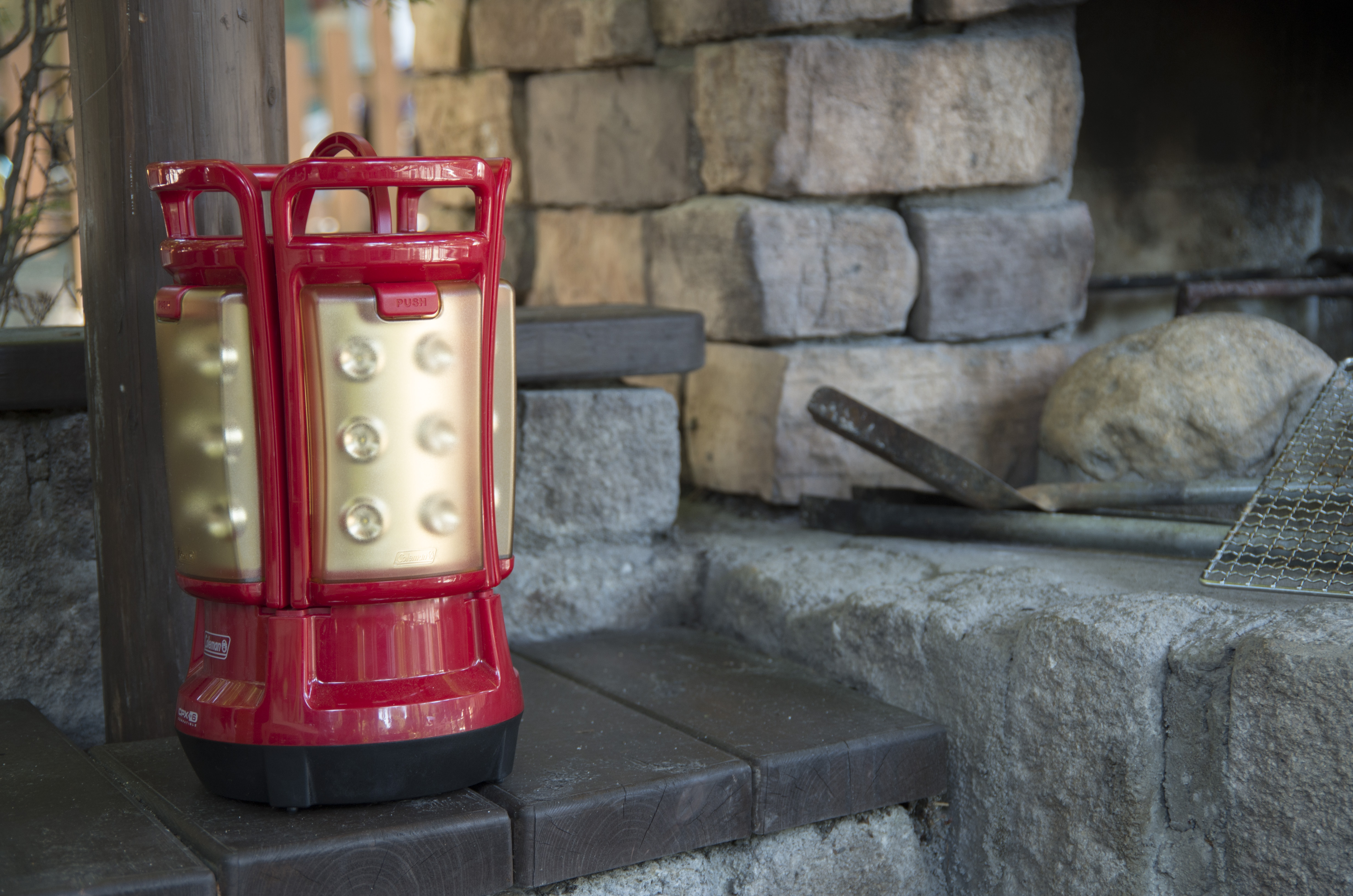 ファミリーキャンプ にオススメ! コールマン クアッドLEDランタン