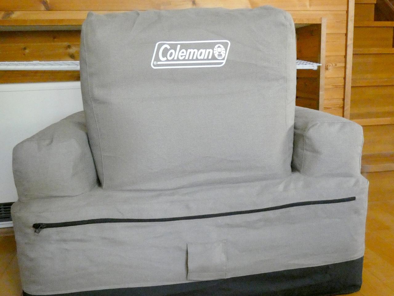 持ち運べるソファでキャンプが超快適に！コールマン『エアカウチ