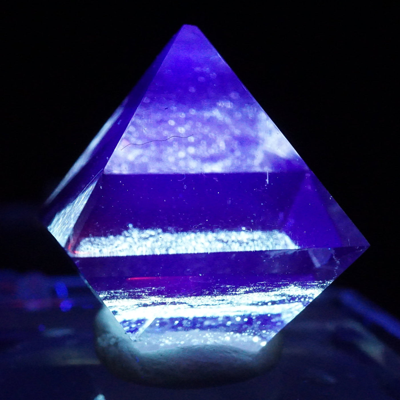 オイル入り》イリノイ州 Cave in Rock産 八面体フローライト (Polish