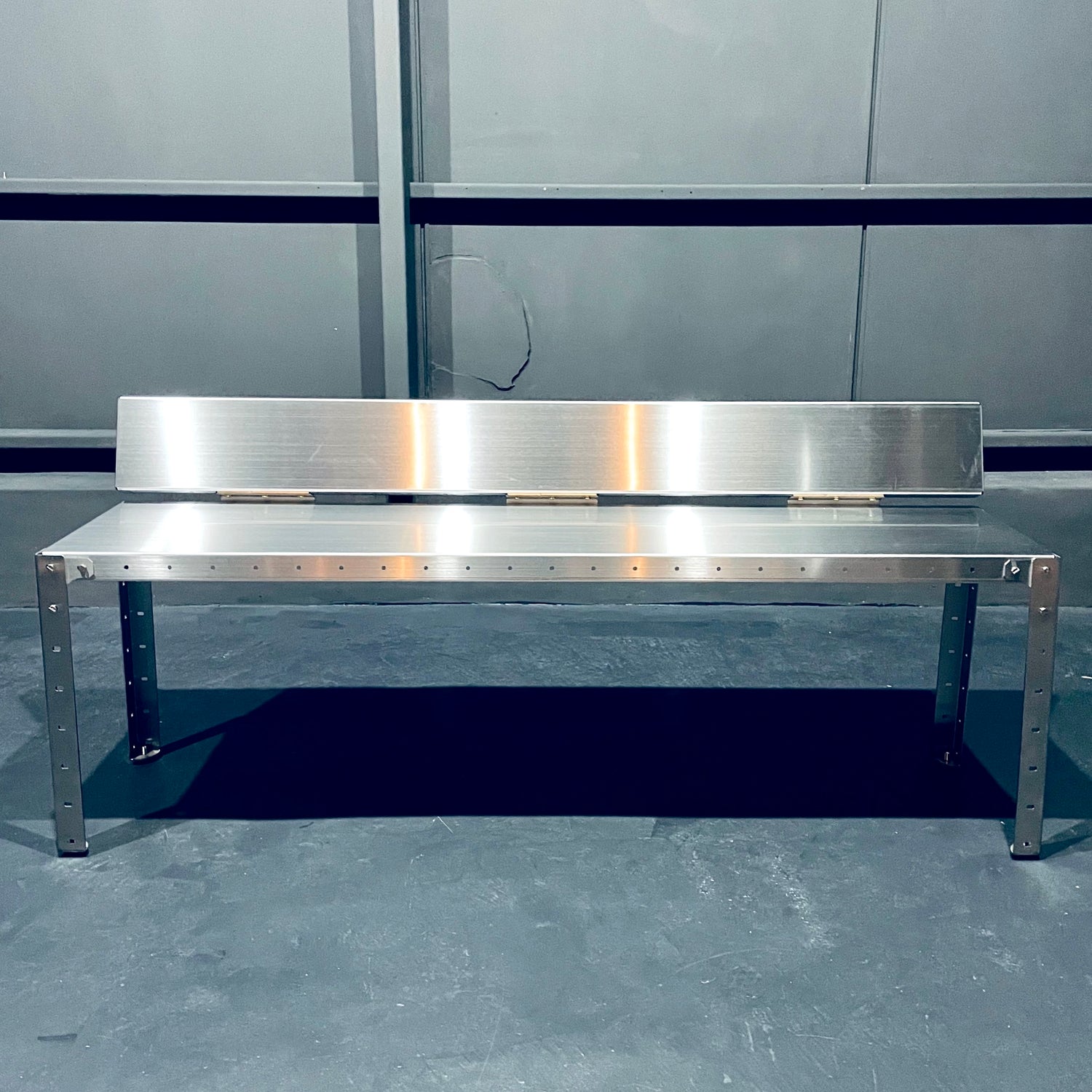 BENCH with BACKBOARD / MILLS – HATCH