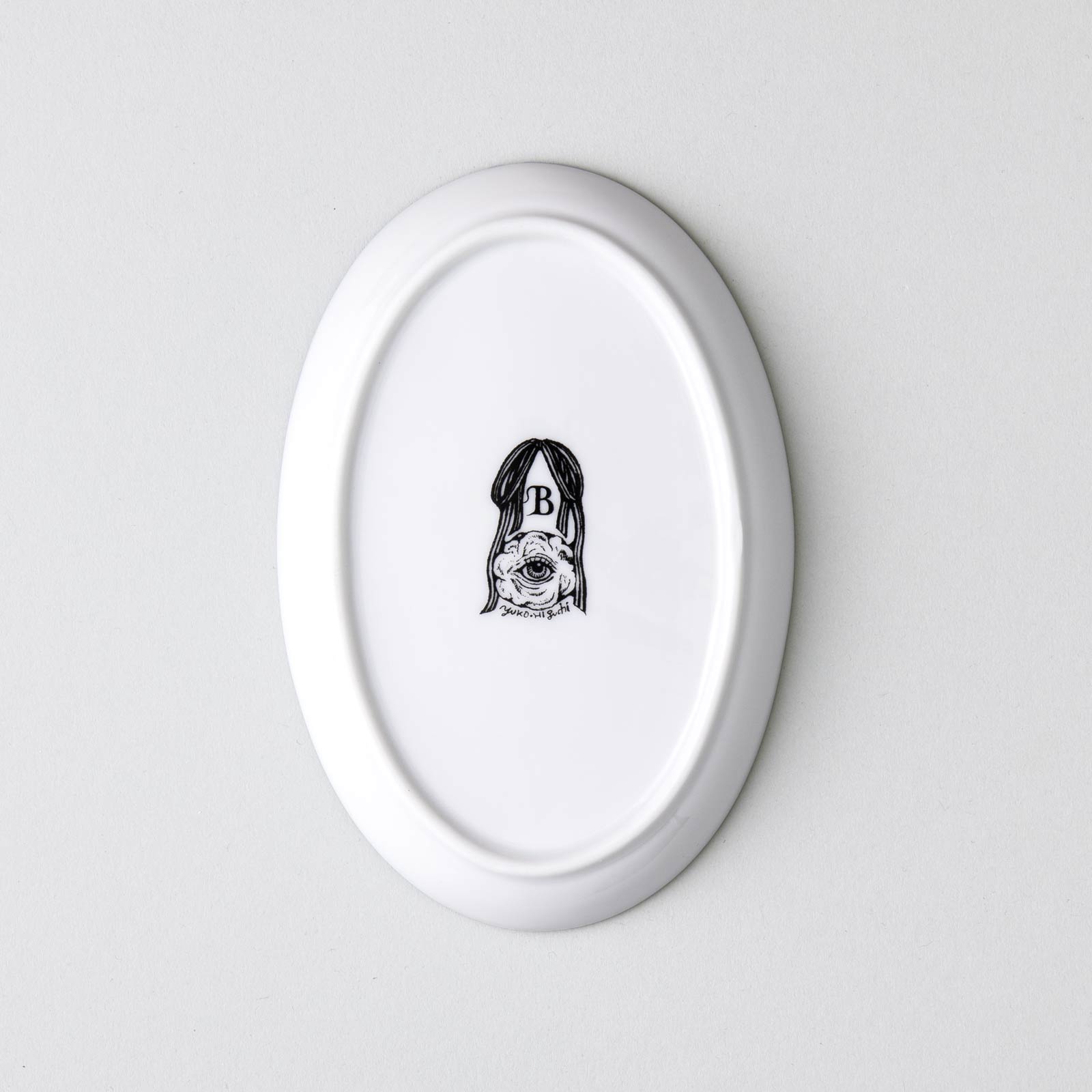 No,4 17cmオーバル PARADE うみねこを抱く猫 – ボリス雑貨店