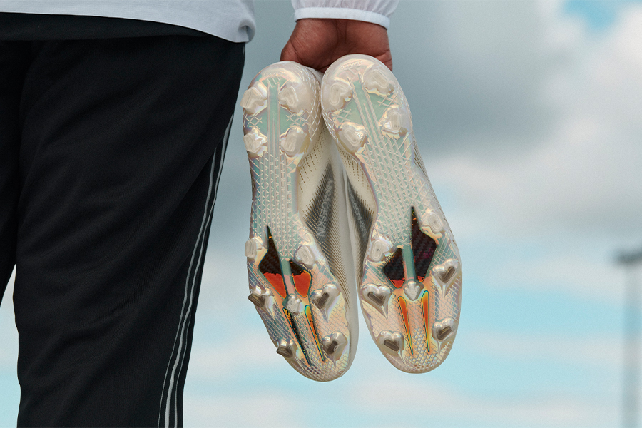 光を通すアッパーの軽量モデル「X GHOSTED」登場 久保建英選手着用