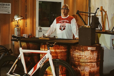 LEADER®」のピストバイクがサイクロン号に 仮面ライダーとコラボ