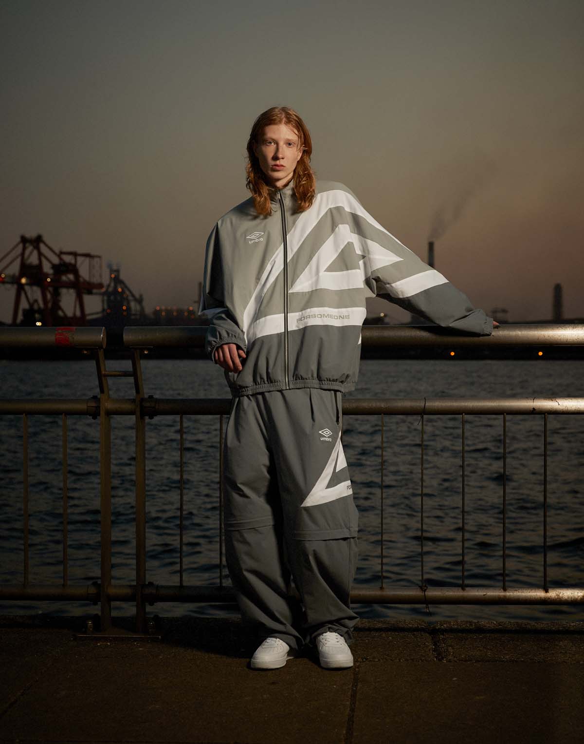 FORSOMEONE × UMBRO、英ロックシーンに着想したカプセルコレクション