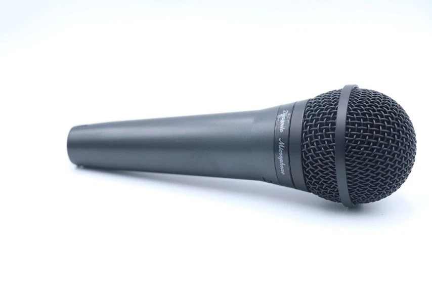 SHURE PGA58をレビュー。低価格のSHURE製ボーカルマイク | 弾き語りす