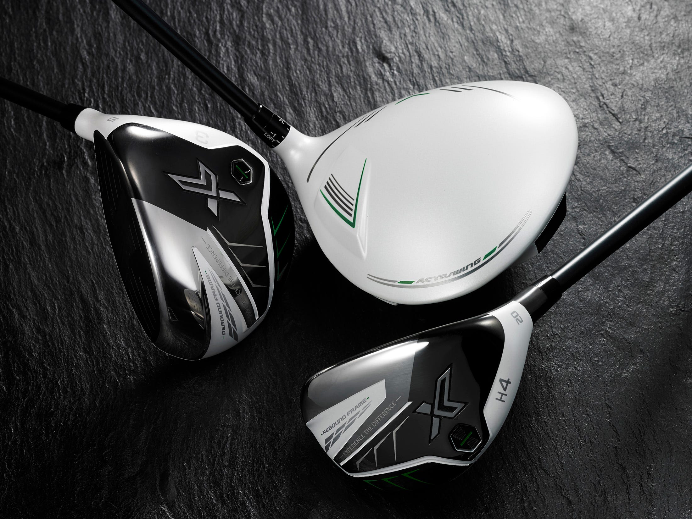 ゼクシオ エックスのニューモデル「マットホワイト」で気分とスコアを