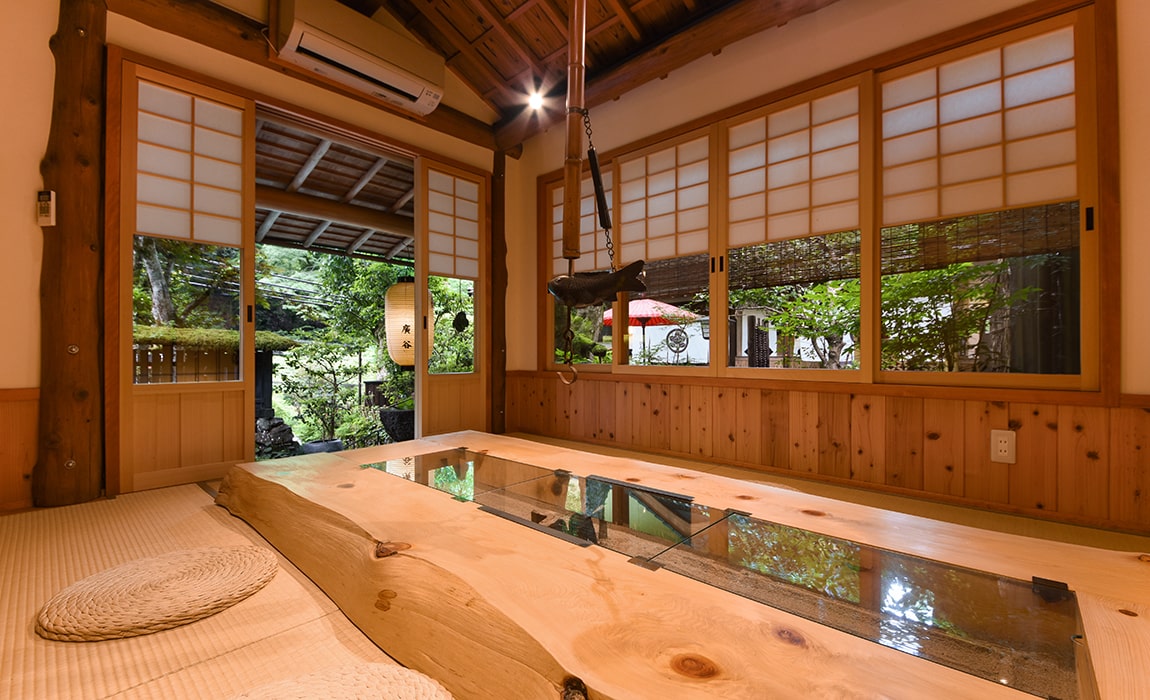 囲炉裏・ひろ文喫茶｜【公式】京都貴船ひろ文｜ 川床のある料理旅館