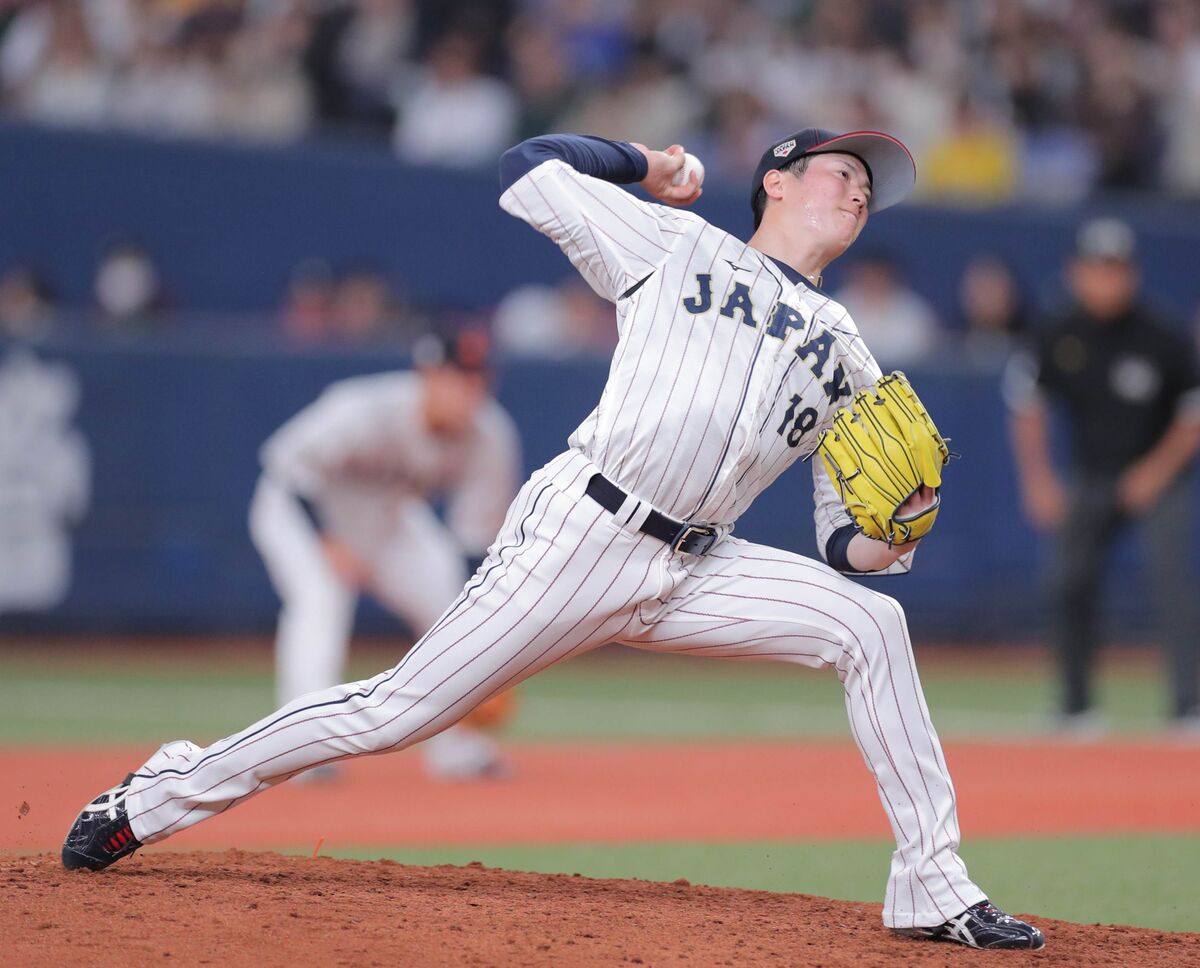 侍ジャパン】3番手森下暢仁、いきなり二塁打浴びるも1回0封