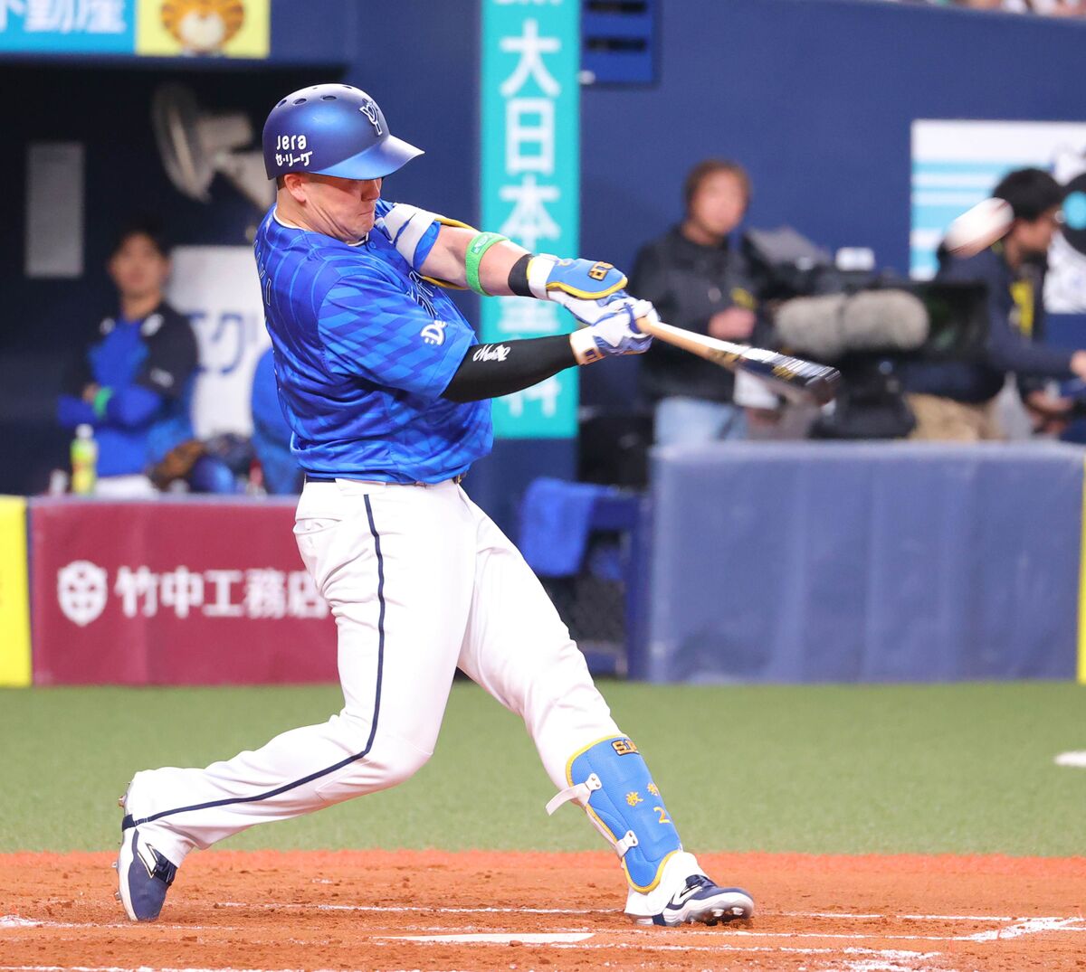 DeNA】牧秀悟が通算99号となる今季1号の同点弾「同点の本塁打に