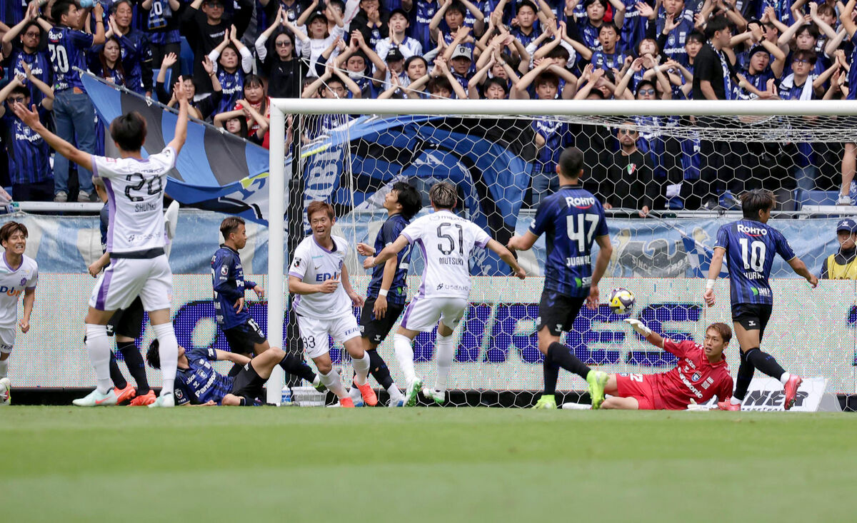 G大阪、22分にMF鈴木徳真が一発退場 今季初の4連勝が懸かる一