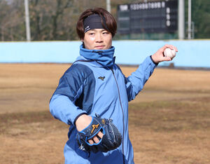 日本ハム】山崎福也が自主トレ公開 全身ファイターズブルーで「チーム