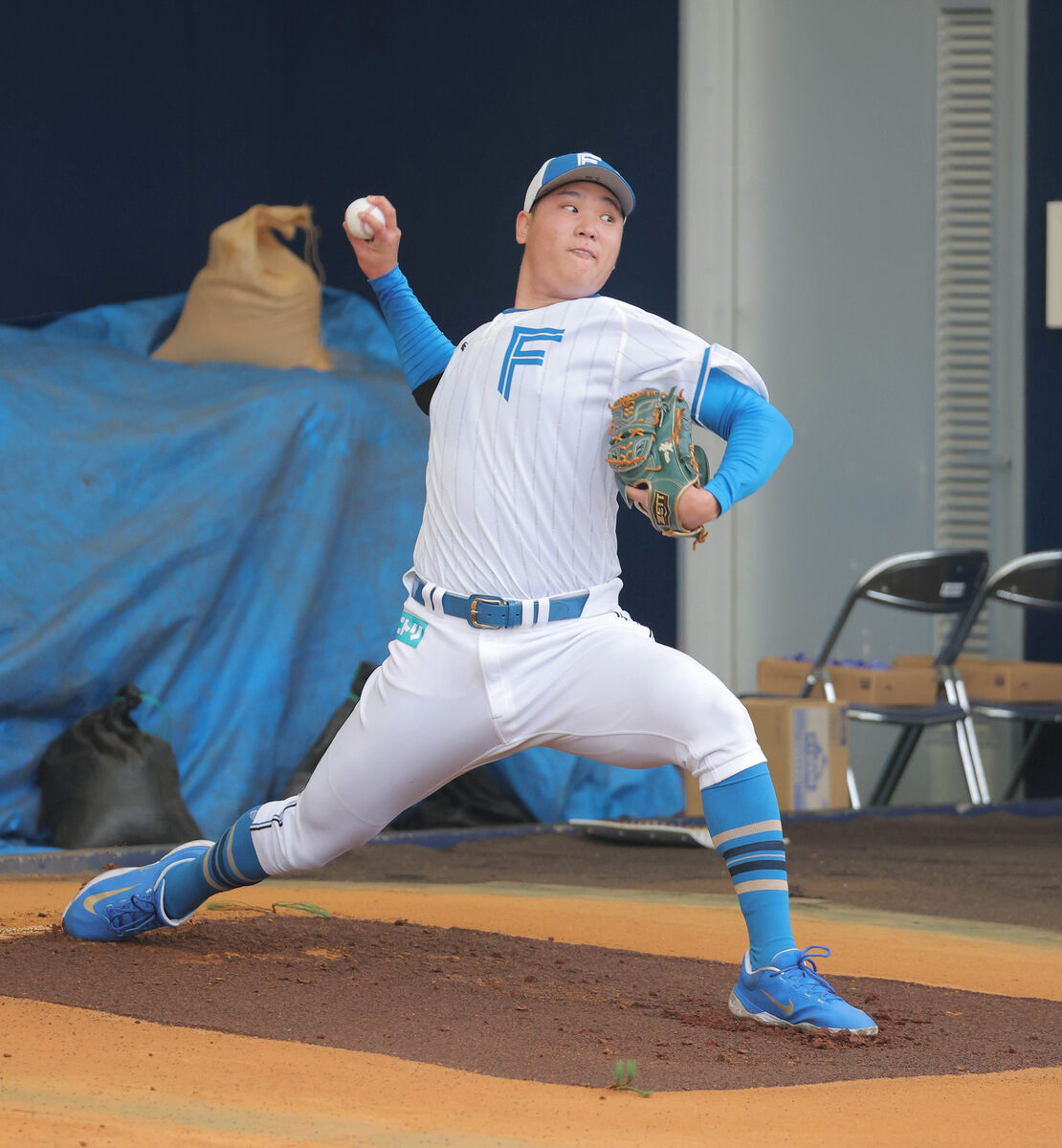 日本ハム】“火球男”古林睿煬が初ブルペン 右脇腹痛で出遅れも「いい