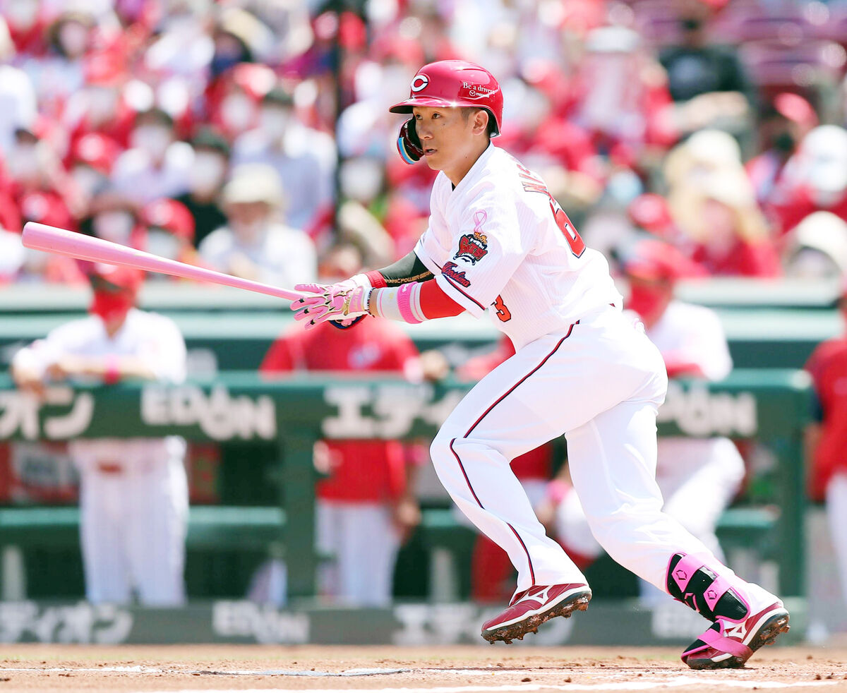 広島】前日サヨナラ弾の西川龍馬が先制打で初回3得点呼ぶ 母の日仕様
