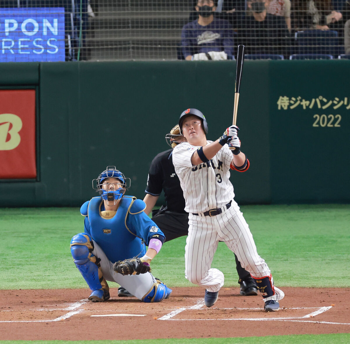 侍ジャパン】牧秀悟「素直に嬉しかった」バックスクリーン左へ侍1号