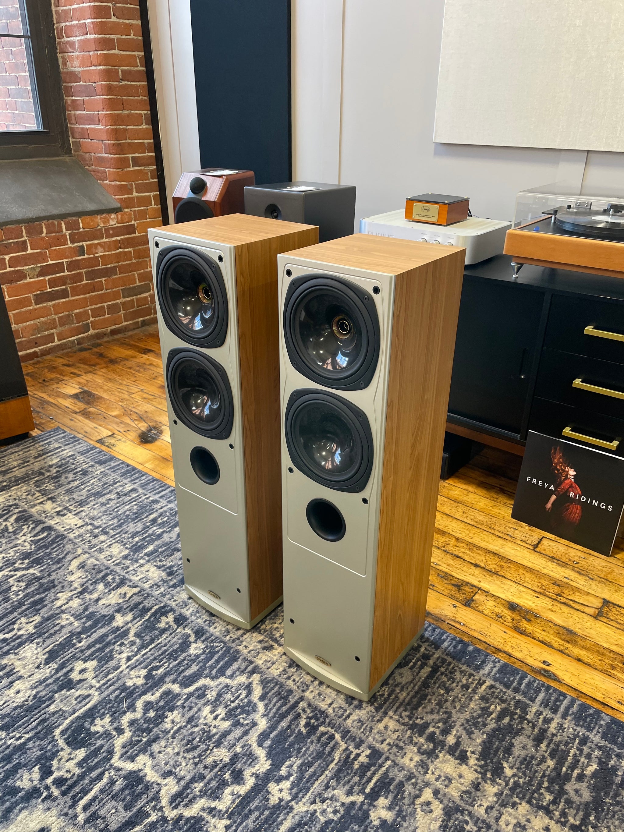 TannoySaturnS8TowerSpeakers14_