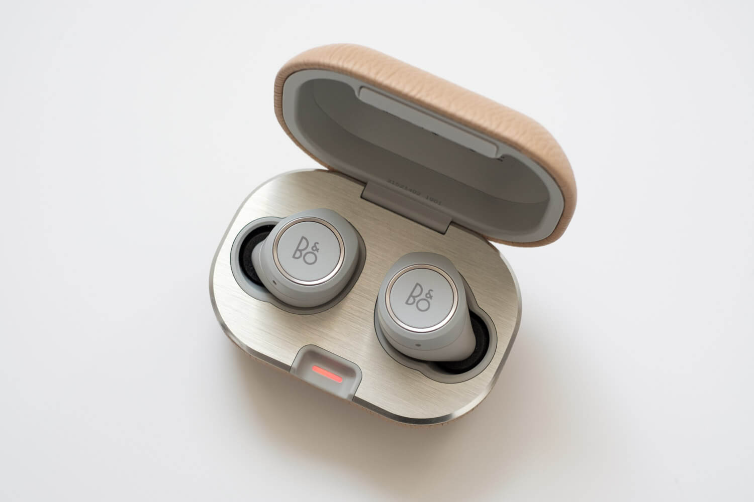 Beoplay E8 2.0 ワイヤレスイヤホンレビュー。音が良くてワイヤレス