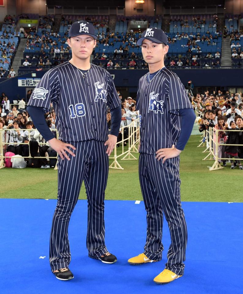 オリックス サードユニホーム発表 由伸「18」新背番号お披露目/野球