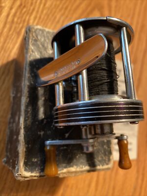 Vintage LANGLEY Streamlite Model 310 KC Level Winding Casting Reel