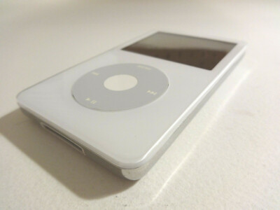 APPLE iPOD CLASSIC 5.5 GEN. WHITE 30GBWOLFSON CHIPNEW