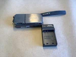 SONY Cyber-shot DSC-M1 本体と付属品 SONY Cyber-shot DSC-M1 本体と