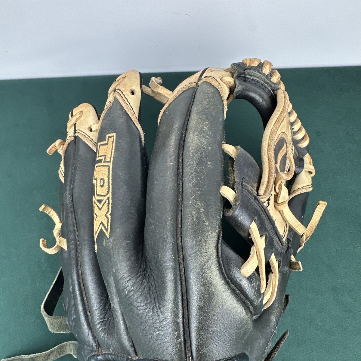 Louisville Slugger TPX1153H 11.5” TPX Hoss Series Pro Pattern