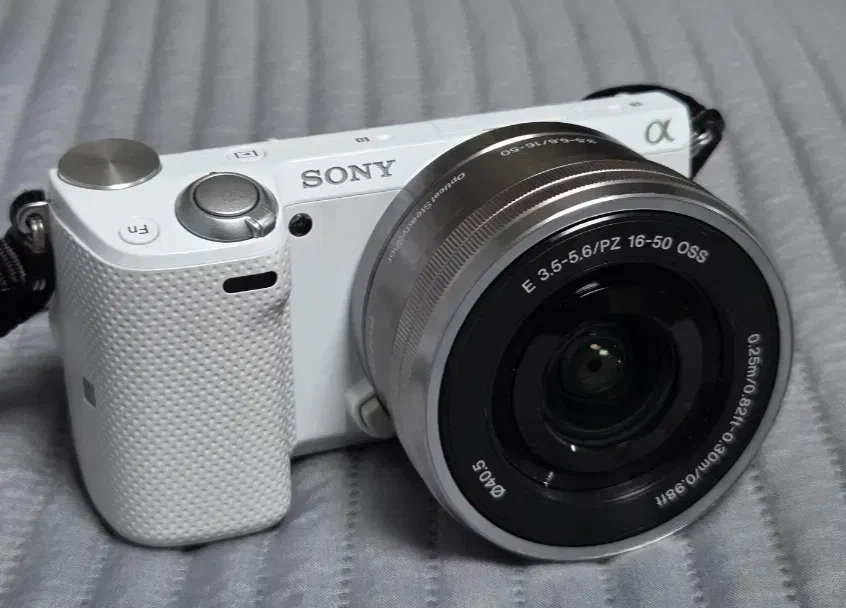 Sony Alpha Nex-5R Mirrorless Interchangeable Lens Cameras for Sale