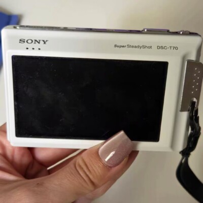 Sony Cyber Shot DSC-T70 8.1MP 3x Optical Zoom CCD Digital Camera