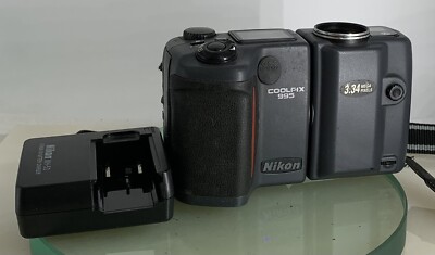 Nikon Digital Camera Coolpix 995 3.3MP Grey Retro Vintage+CHARGER