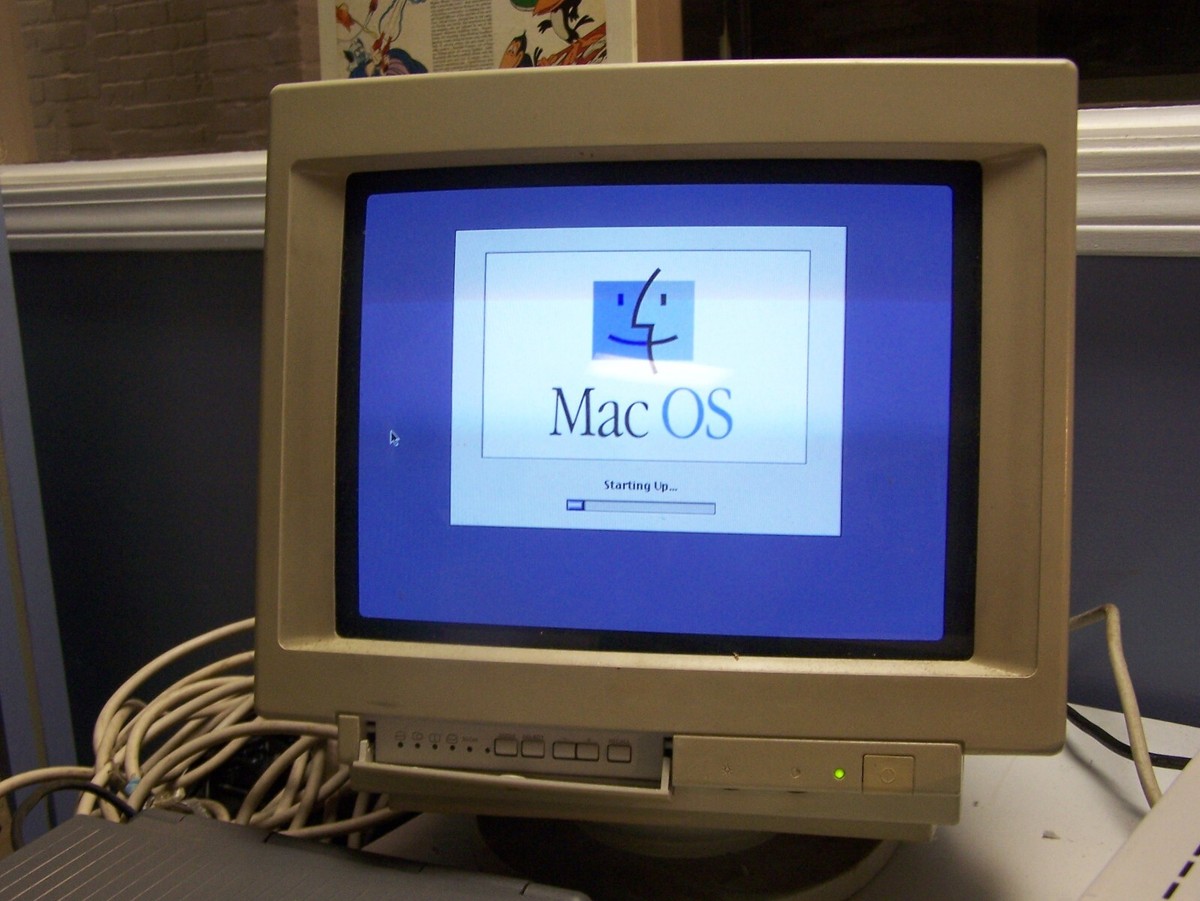 Apple Power Macintosh 7100/80 80MB RAM 700 MB HD OS 8.5.1, CD