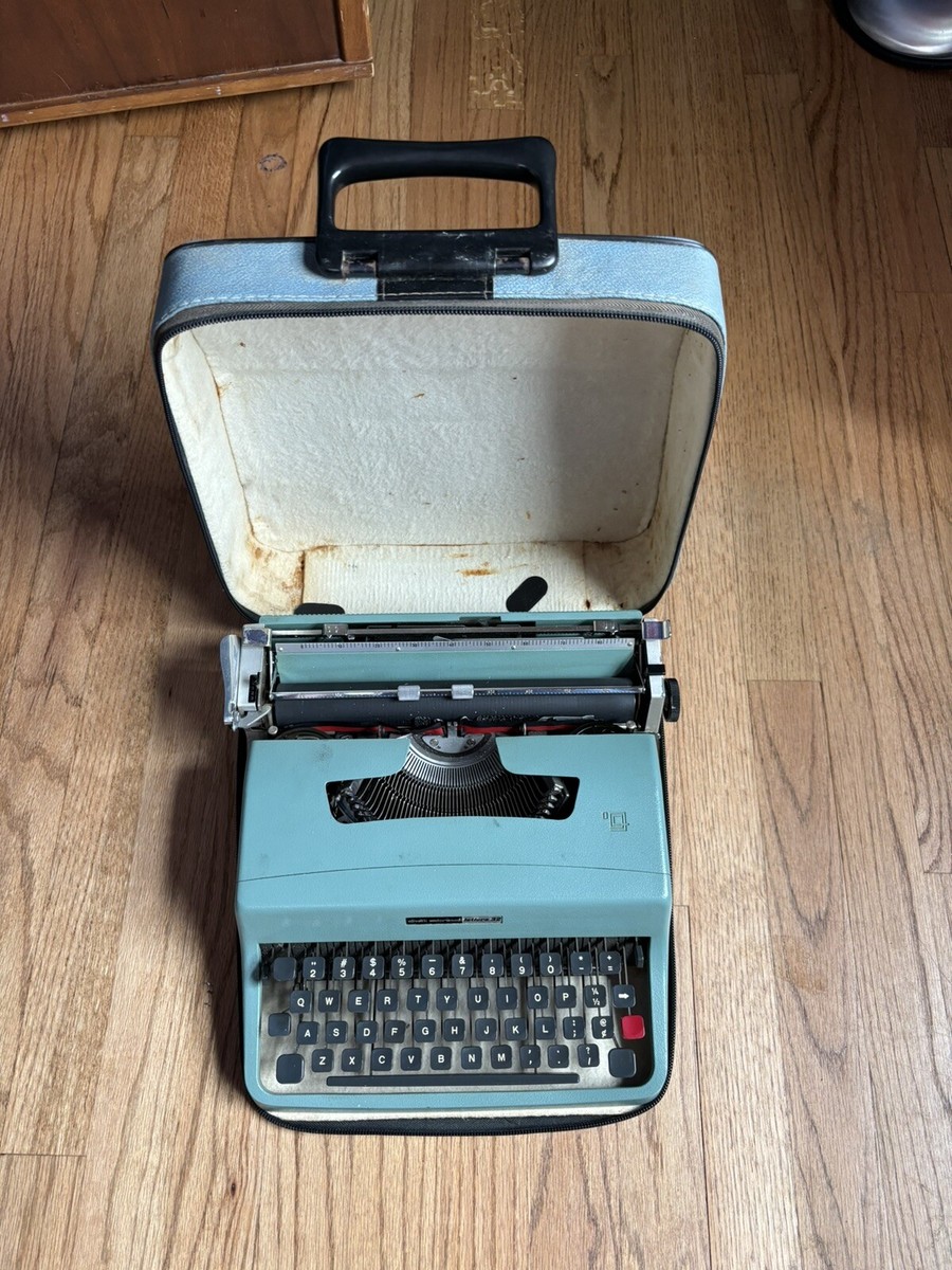 Vintage 1971 Teal Green Olivetti Lettera 32 Typewriter w/ Case