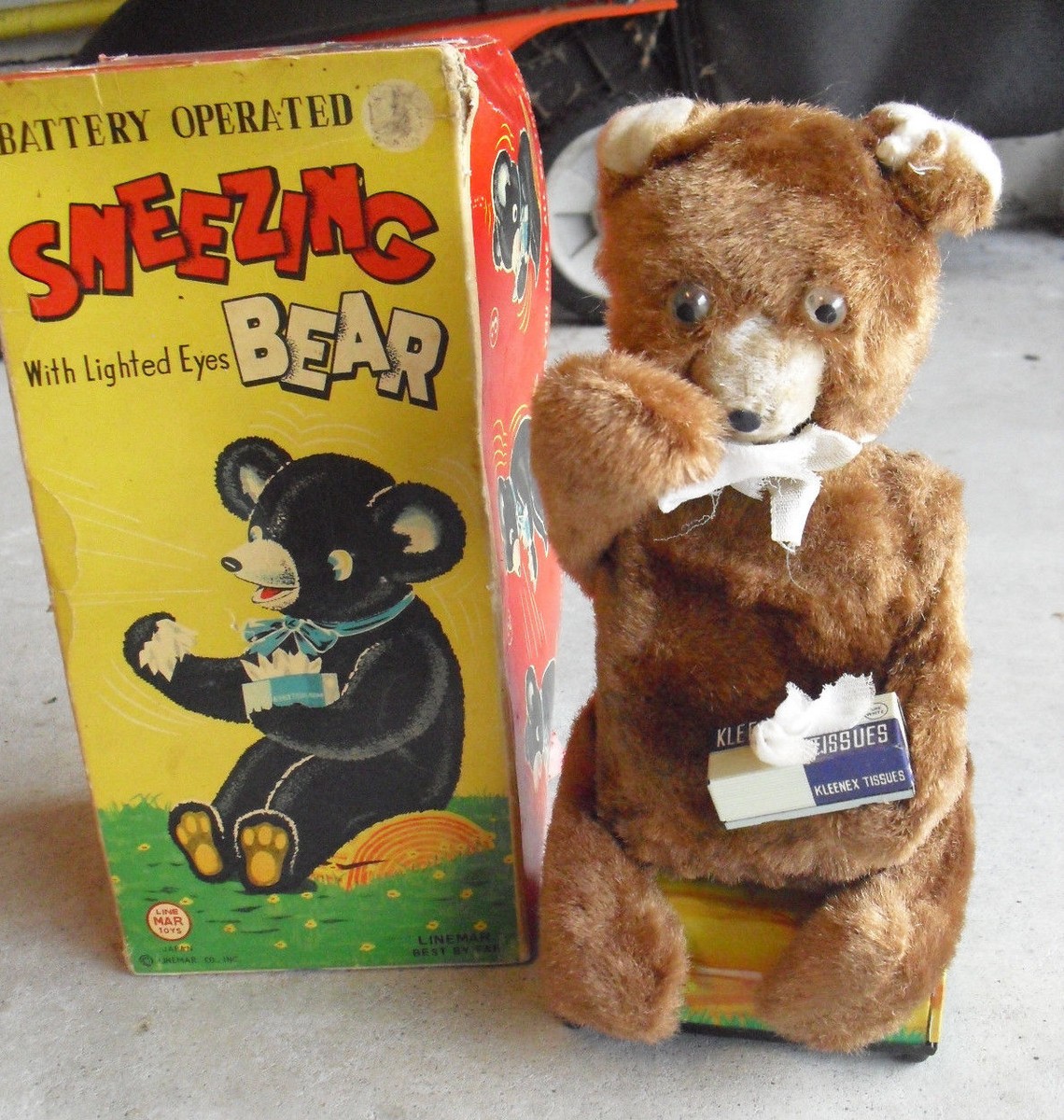 RARE 1950s Linemar Japan Battery Operated Kleenex Sneezing Bear