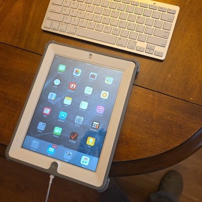 Apple iPad (4th Generation) A1460 64 GB, Wi-Fi + 4G, 9.7 in