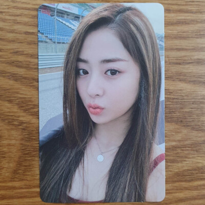 Huh Yunjin Official Photocard Le Sserafim 1st Mini Album Fearless