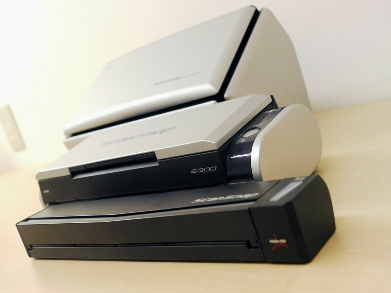 ScanSnap S1100」がどれくらい小さいか、過去のモデルと比べてみました