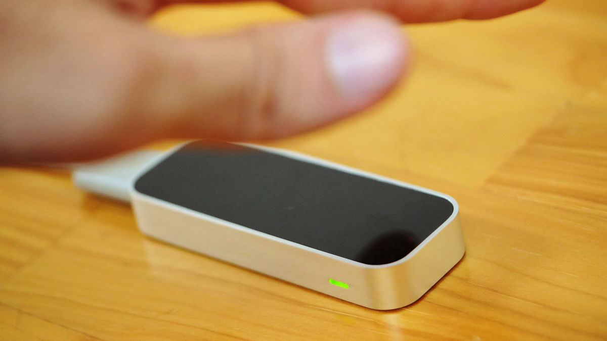 空中で手を動かすジェスチャーだけでパソコンを操作できる「Leap