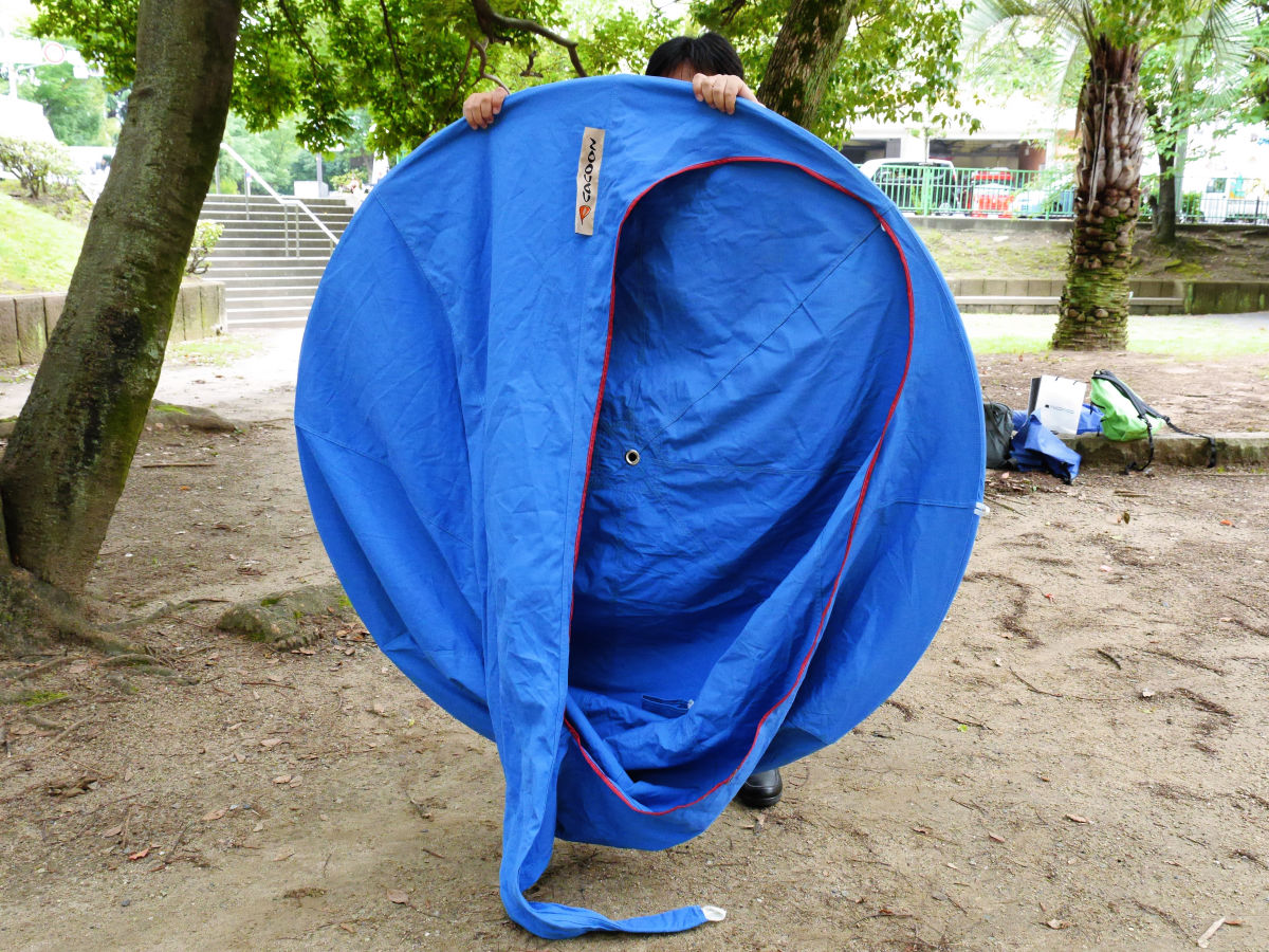 木や軒下につるすと空中に心地よい眠り＆リラックス空間が出現する